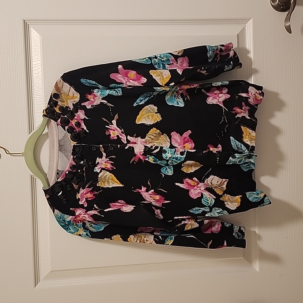 Top - no size tag but more like S